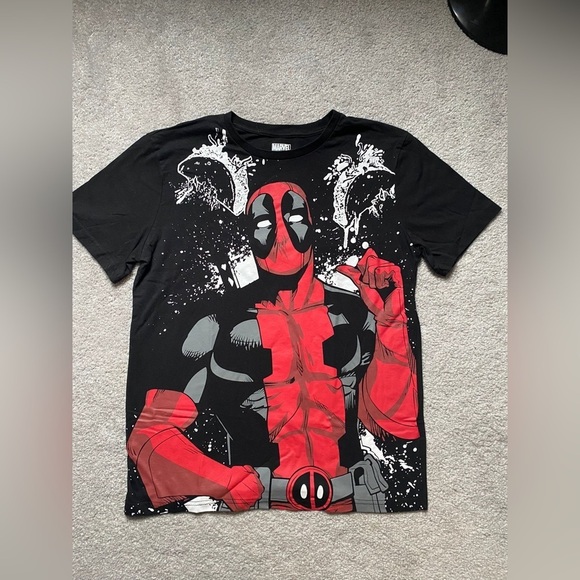 MARVEL DEADPOOL Black Red Graphic T Shirt in Medium - Picture 3 of 8